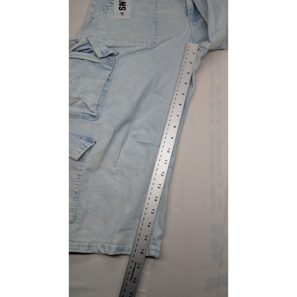 NWT VIP Jeans Shorts Blue Light Wash Size 7/28 Dual Cargo Straps Wide Leg - Picture 7 of 9